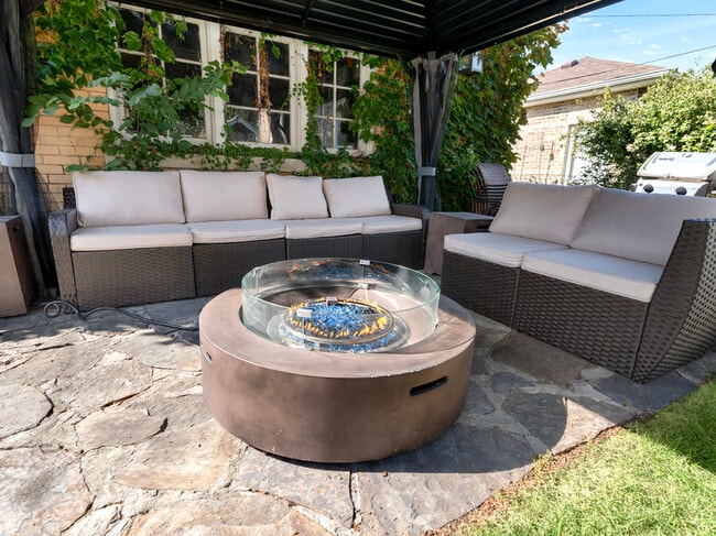 Building Photo - 1926 Wisconsin Ave