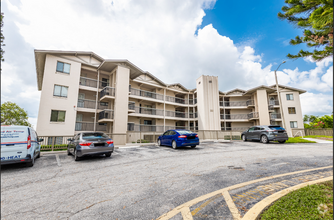 Building Photo - Spectacular 2 Bed/2Bath LAKE FRONT Condo F...