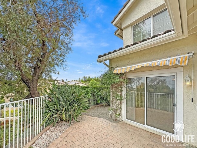 Building Photo - Fully Renovated End-Unit 3BD/2.5BA in Lake Forest with Views, Private Yard & 2-Car Garage