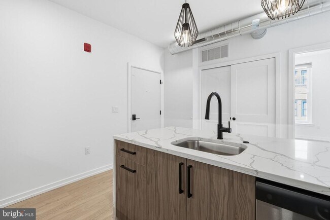 Building Photo - 203 S 13th St