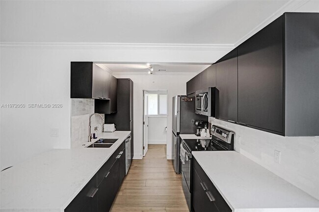 Building Photo - 3320 NE 13th Ave