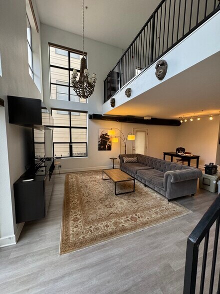 Building Photo - 3068 Umatilla St