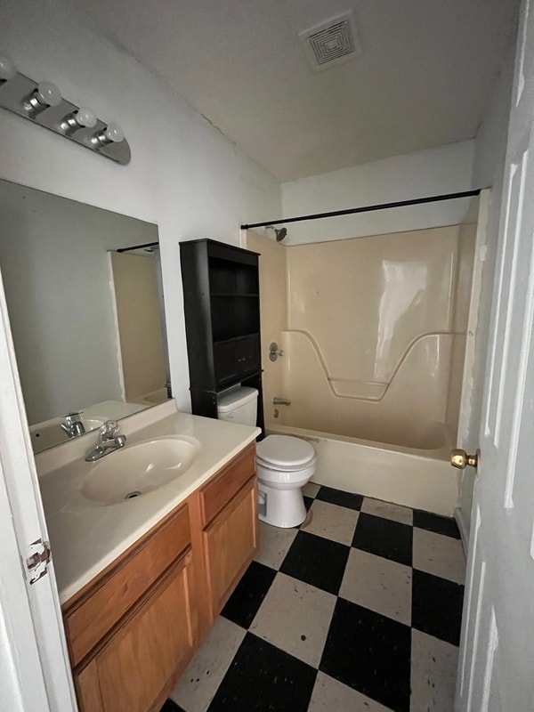 Building Photo - 306 N Pool St