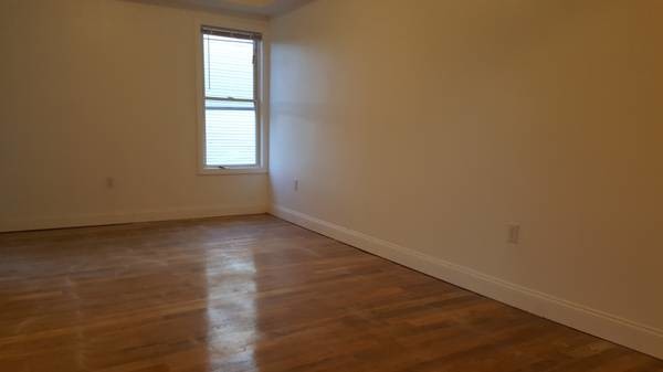 Primary Photo - 10 Yeamans St