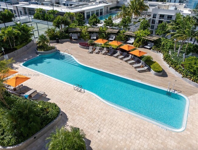 Building Photo - 700 NE 24th St