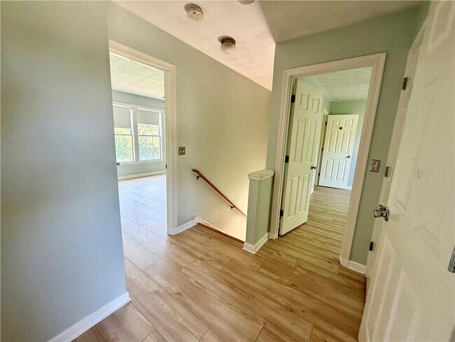 Building Photo - 125 Goldenrod Dr