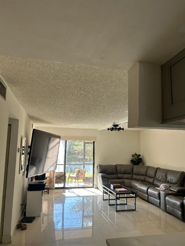 Building Photo - 906 SW 9th St Cir