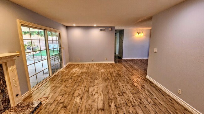 Building Photo - 1042 Lawanda Pl