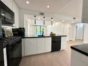 Building Photo - 13020 SW 92nd Ave