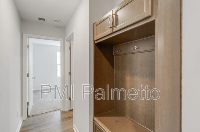 Building Photo - 1015 Crescent Corner Dr