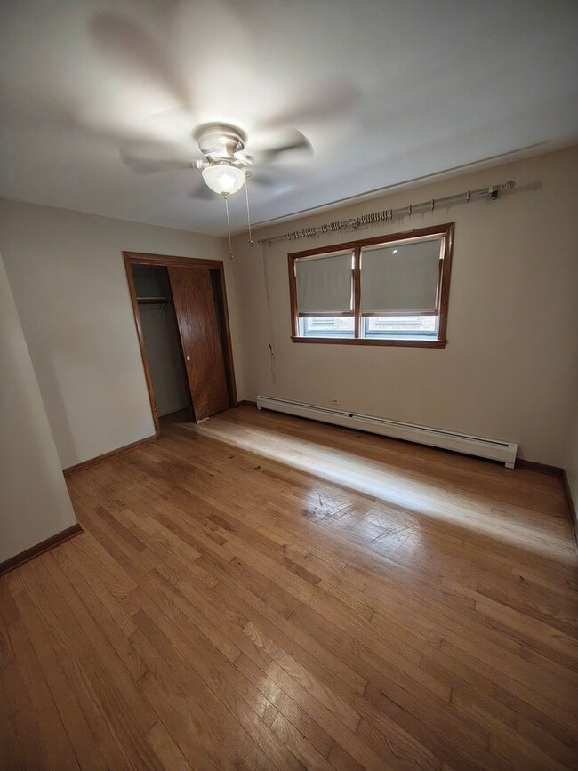 Building Photo - 6216 W Lawrence Ave