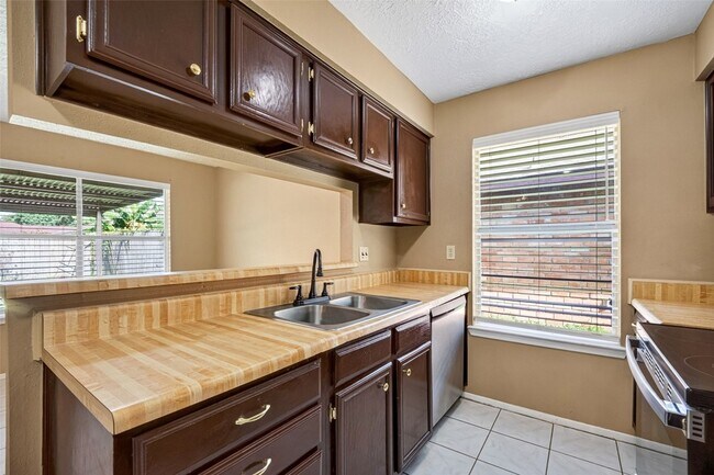 Building Photo - 1379 Wrotham Ln