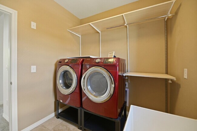 Building Photo - $4,340.95, 5 Beds - 3.5 Bath, Single Family Home in Broomfield with Pool Access!