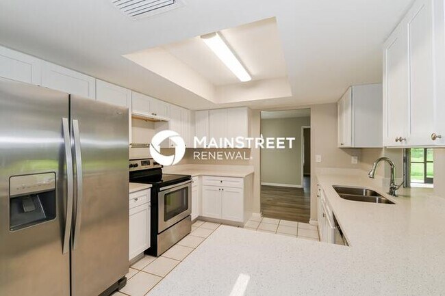 Building Photo - 3 Bedroom Pet-Friendly Home in Cape Coral, FL with Main Street Renewal