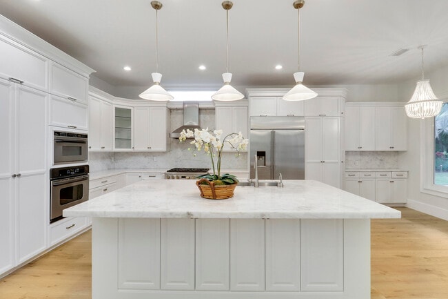 Building Photo - 142 Segovia Way