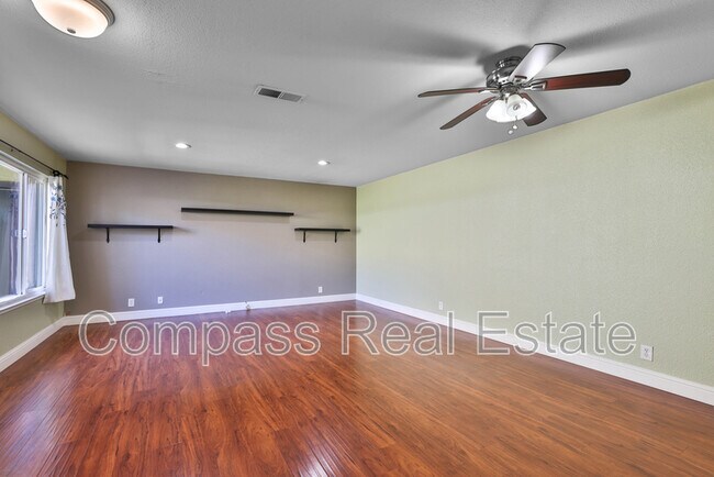 Building Photo - 31101 Fredi St