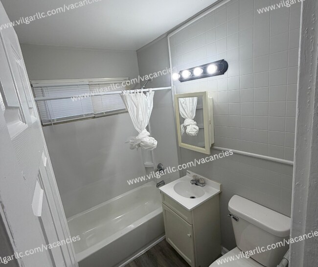 Building Photo - Newly Renovated 2-Bedroom • 1-Bathroom Home