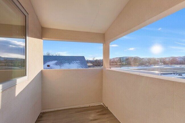 Building Photo - Move In READY!!!   Single family home in s...