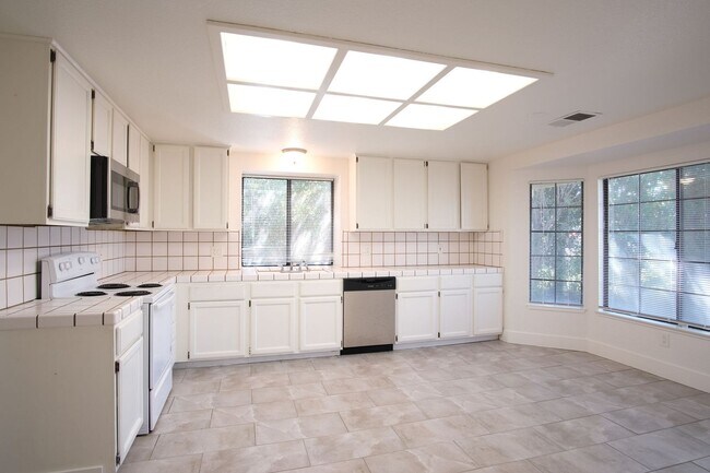 Building Photo - Cozy 3-Bedroom, 2-Bath Home in Modesto