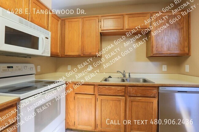 Building Photo - 4428 E Tanglewood Dr