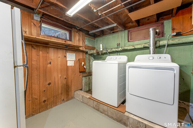 Building Photo - 233 Unionville Ave