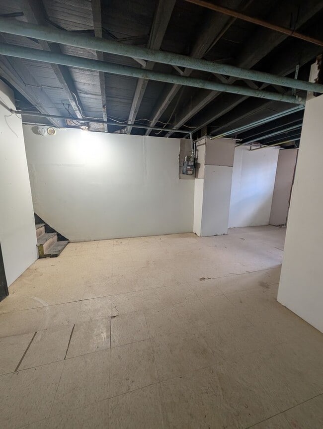 Building Photo - Now Showing!