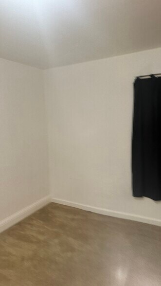 Building Photo - 655 W 7th St