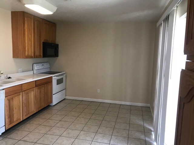 Building Photo - 510 S Poplar St