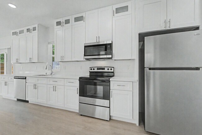 Building Photo - BRAND NEW 2 BEDROOM 2BATH
