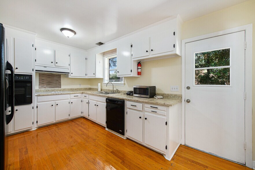 Building Photo - 1615 Culpepper Cir
