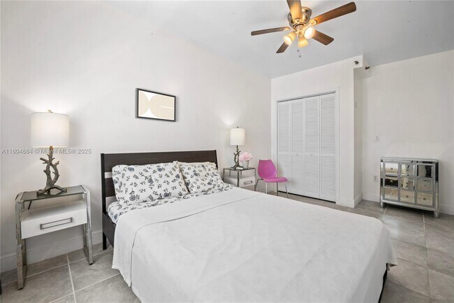 Building Photo - 335 Ocean Dr