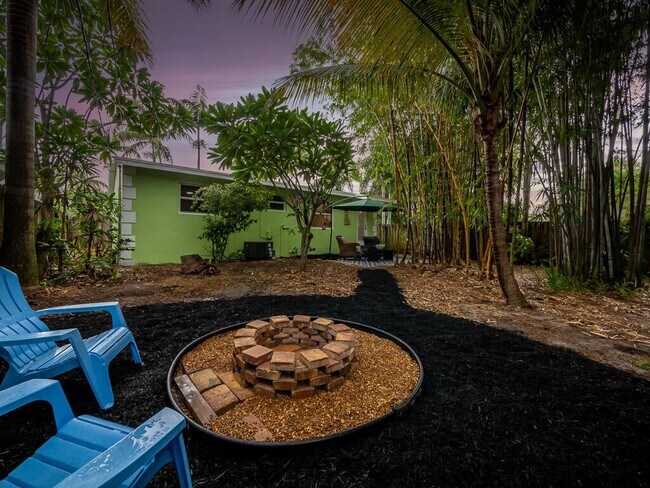 Building Photo - 418 N Palmway