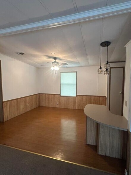 Building Photo - 7700 Dinsmore St