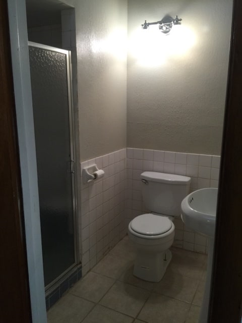 Building Photo - 3 bedrooms 2 bathrooms 1 car carport