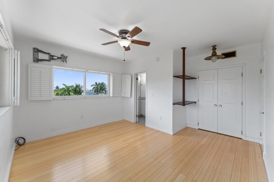 Building Photo - 2539 S Bayshore Dr