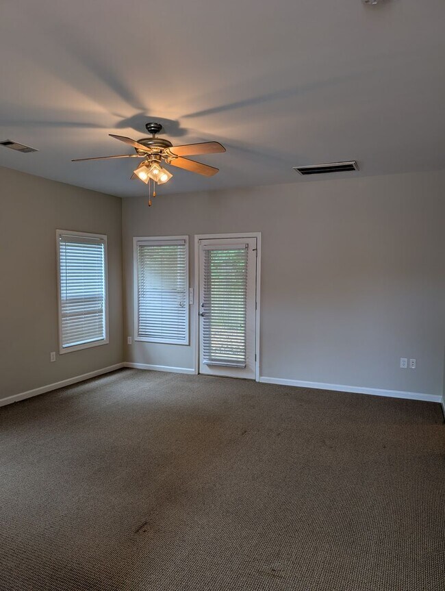 Building Photo - 807 Harvard Dr