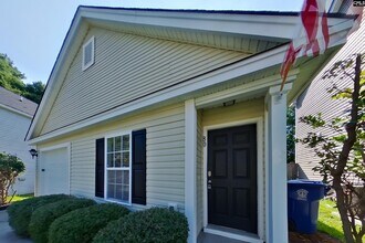 Building Photo - 80 Springway Dr