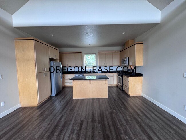 Building Photo - 3bed 2bath Cal Young Area home