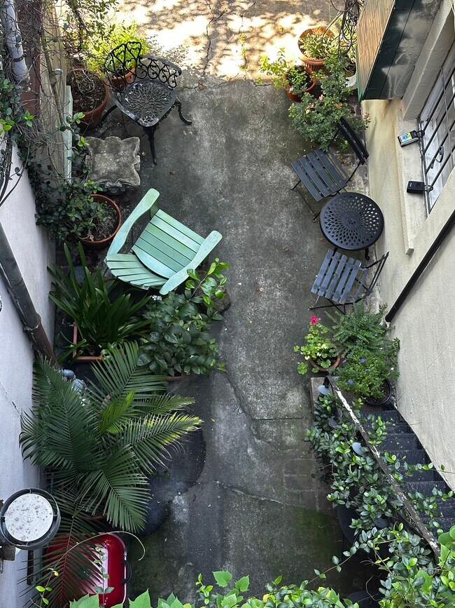 Building Photo - 219 Abercorn St