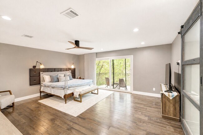 Building Photo - 201 Vanderpool Ln