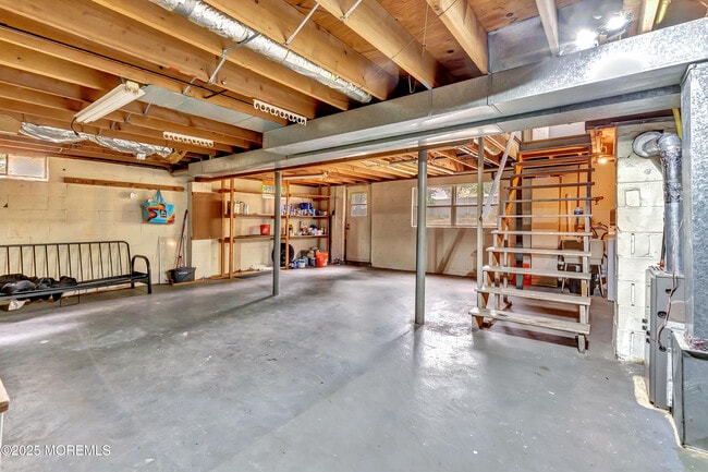 Building Photo - 145 W Woodburn Ave