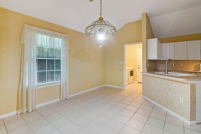 Building Photo - 366 Bay Tree Dr