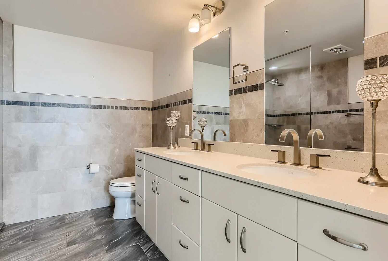 Building Photo - 2001 Lincoln St