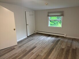 Building Photo - 412 Ruskey Ln
