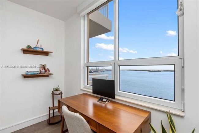 Building Photo - 808 Brickell Key Dr