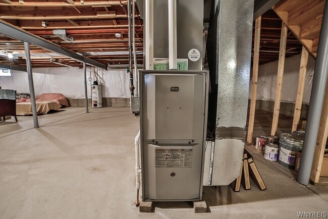 Building Photo - 9 Hidden Creek Ct