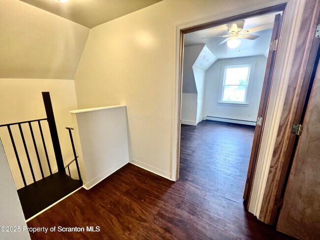 Primary Photo - 1930 Boulevard Ave