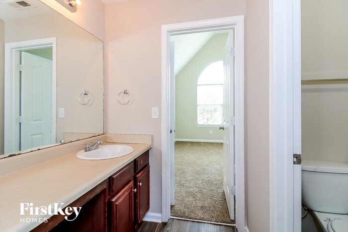 Building Photo - 6385 Daniell Springs Dr