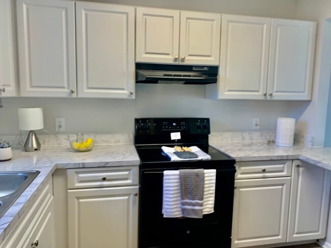 Building Photo - 2558 W Bird St