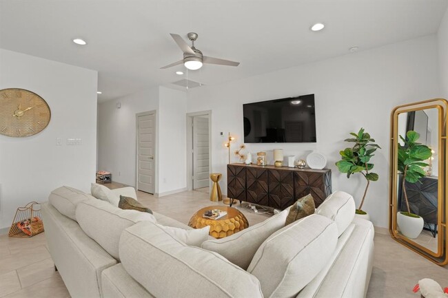 Building Photo - 29407 Ella Larchmont Ct